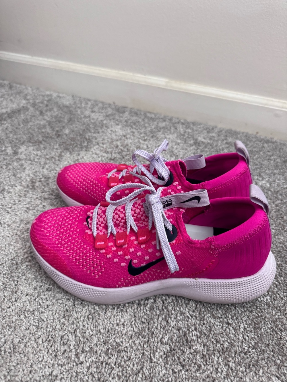 Nike React Escape Women’s 7.5 Pink Knit Running Shoes